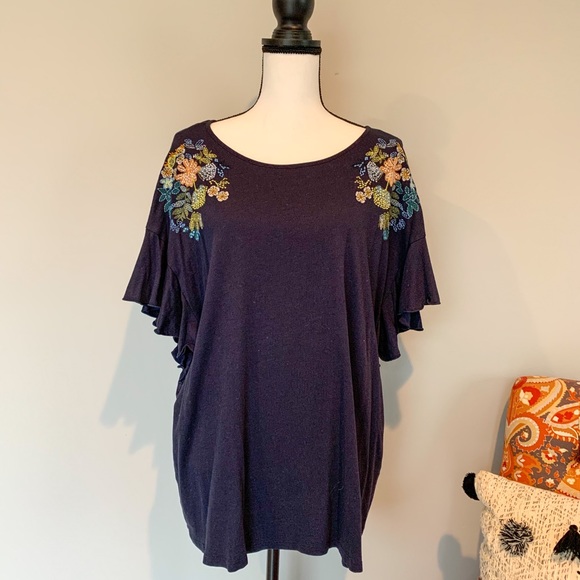 LOFT Tops - Loft XL shirt with floral embroidery sleeves EUC